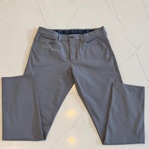 Vineyard Vines Men’s Performance Khakis